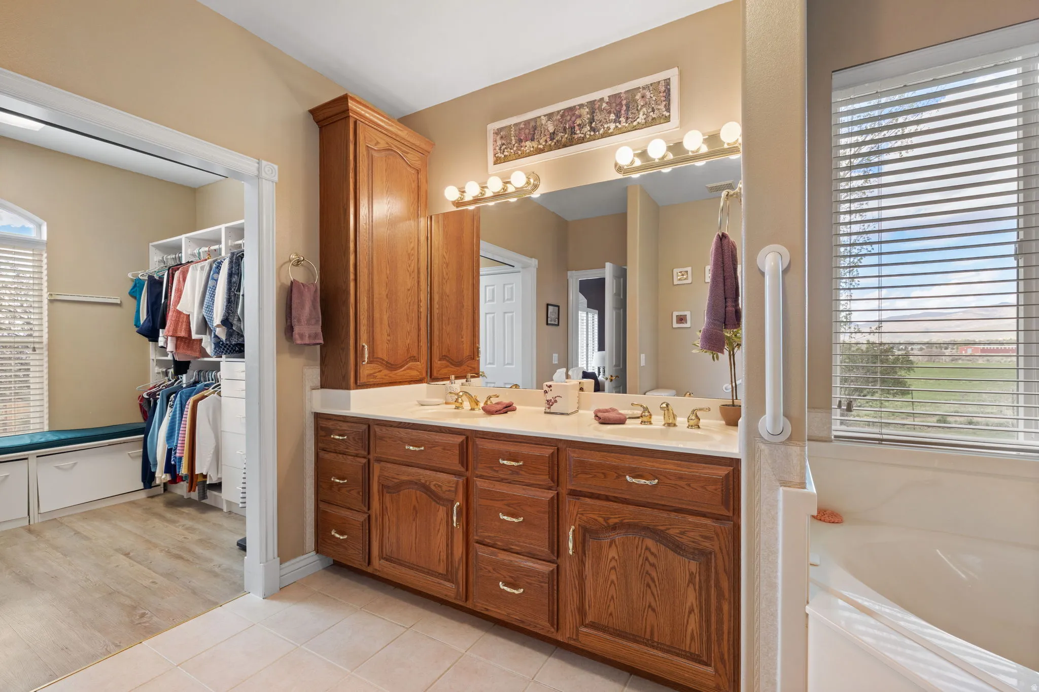 Primary en-suite with dual vanity