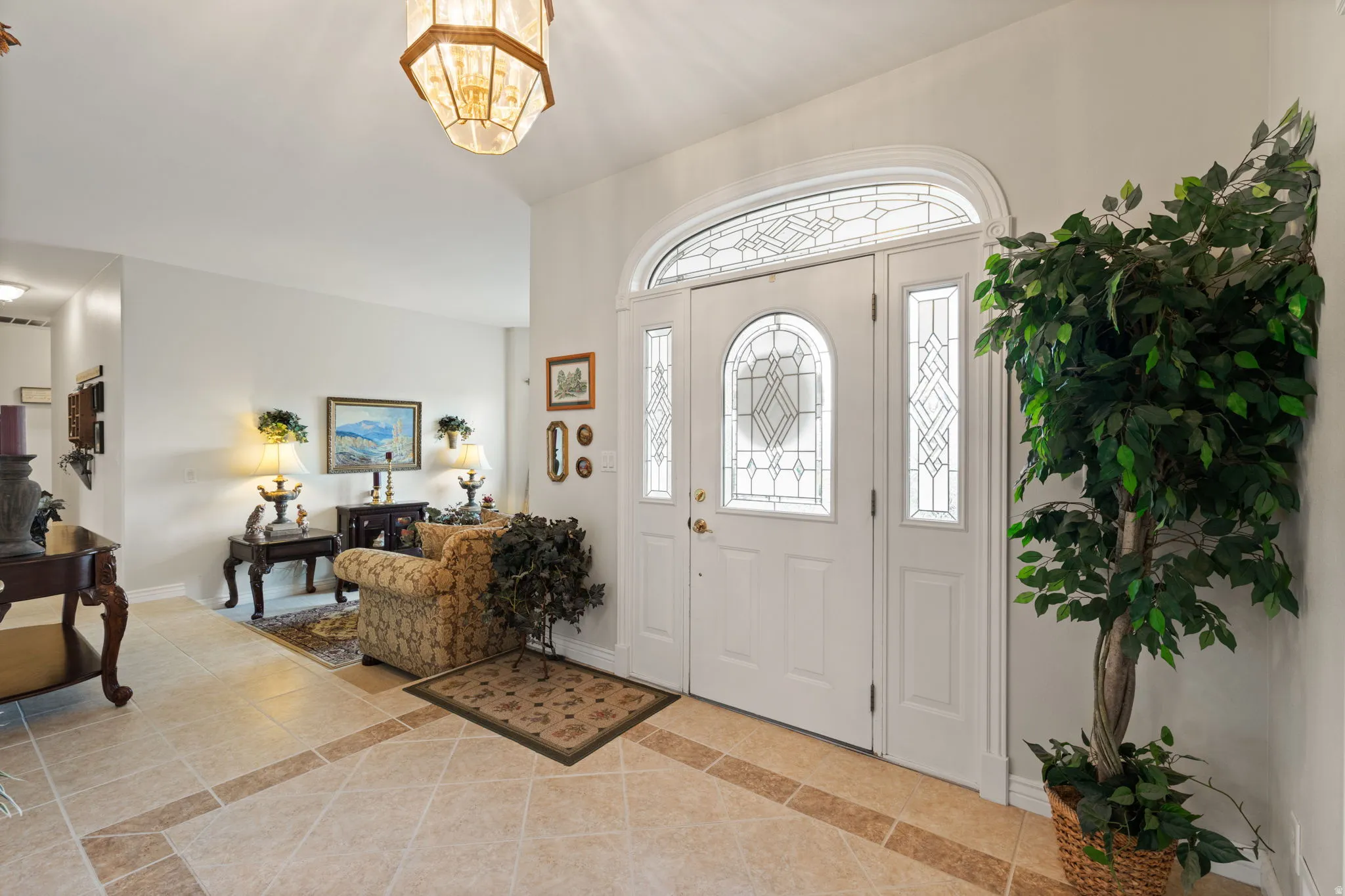 Grand elegant foyer
