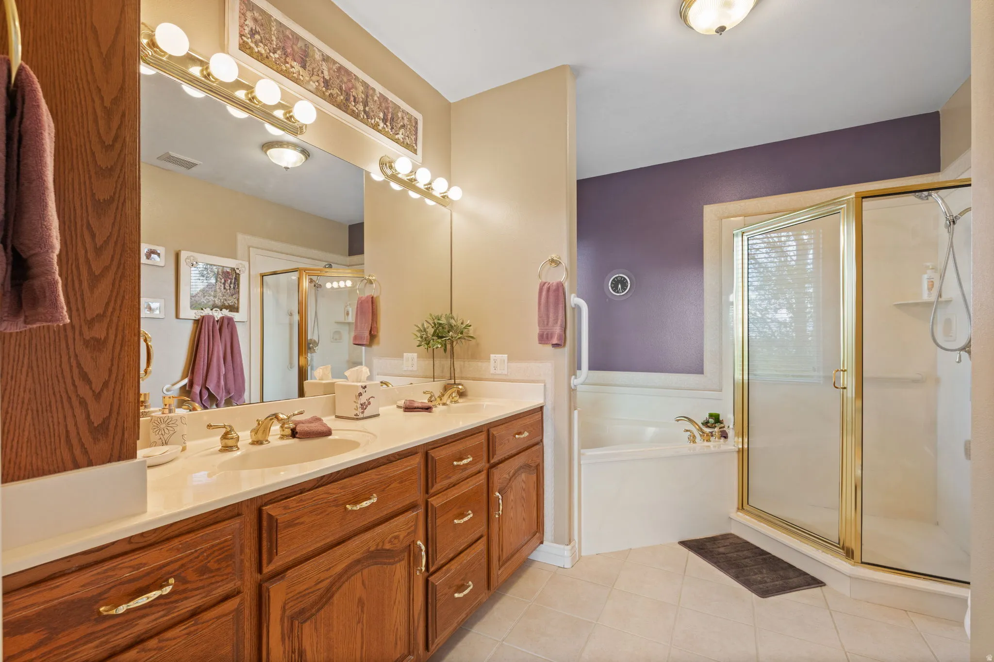 Primary en-suite with separate shower and jetted tub