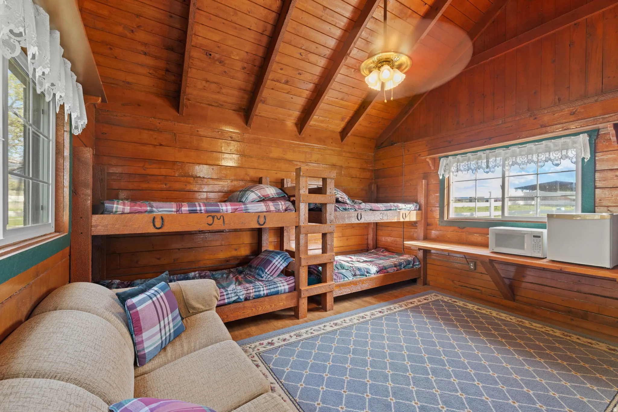Bunkhouse with double bunks, power and heat
