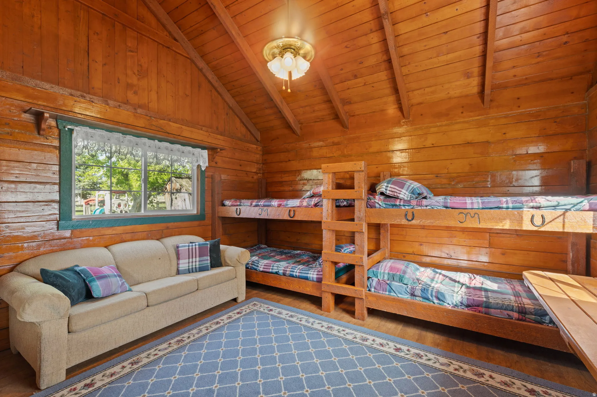 Bunkhouse with double bunks, power and heat