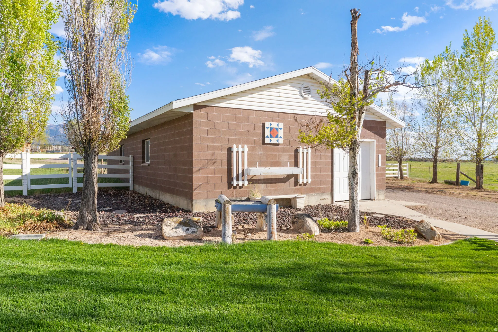 Detached garage/workshop