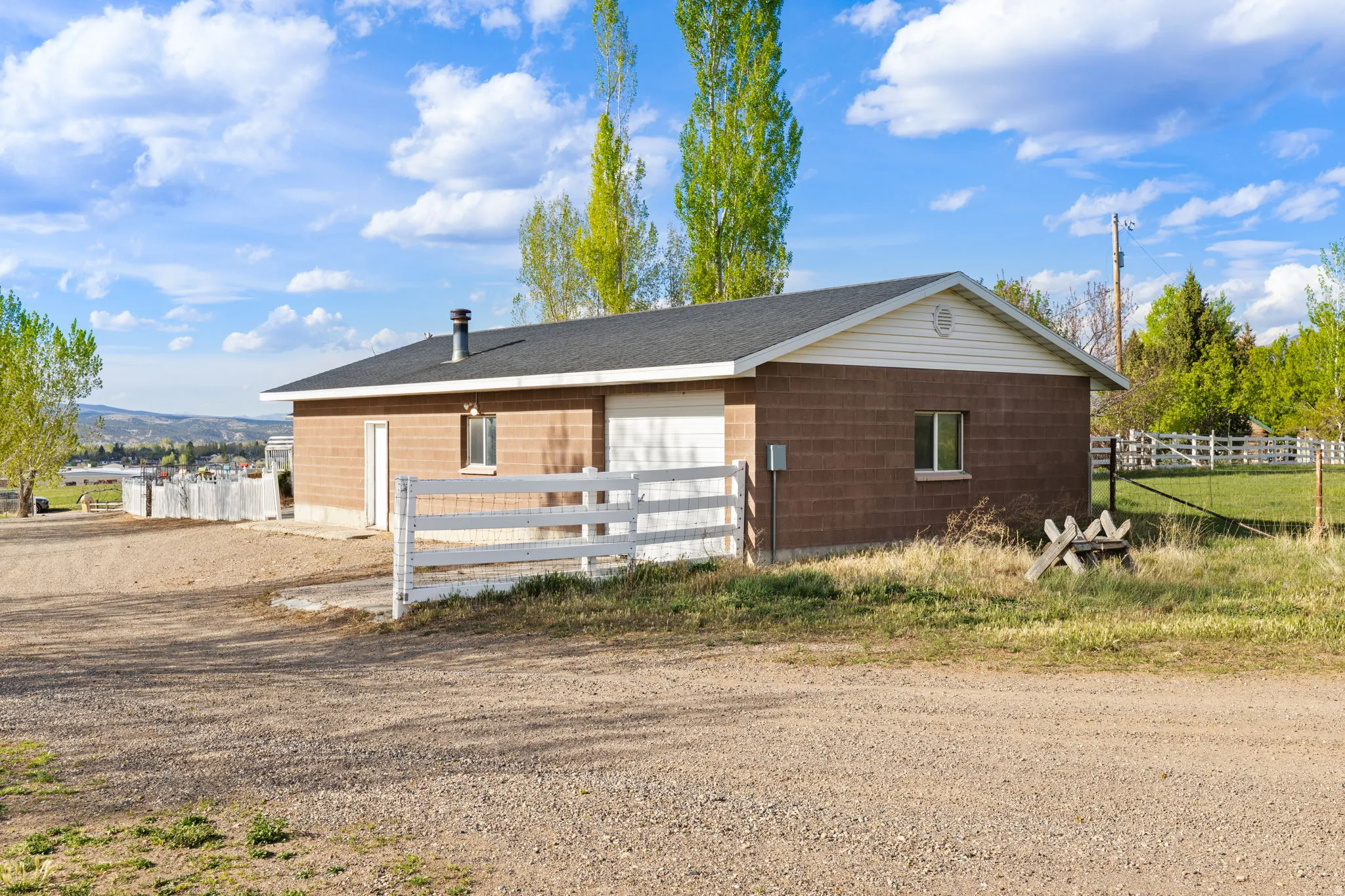 Detached garage/workshop