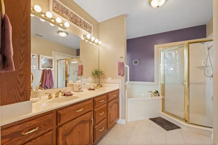 Primary en-suite with separate shower and jetted tub