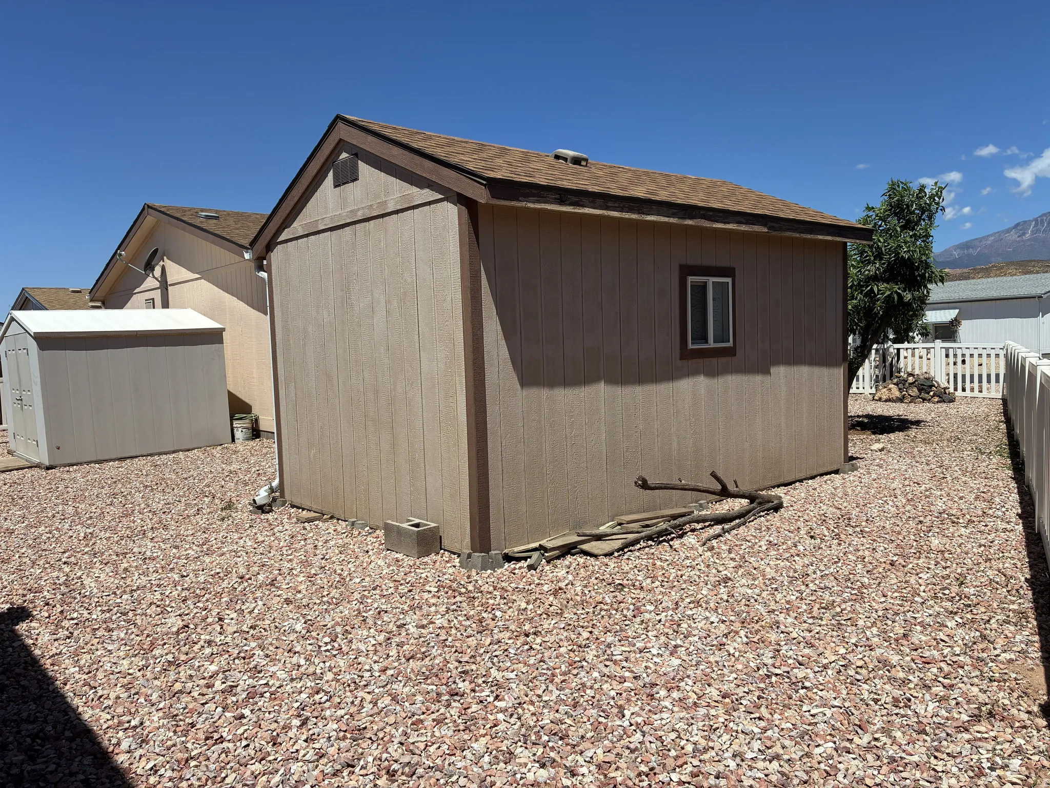 Workshop with a shingled roof and exterior window