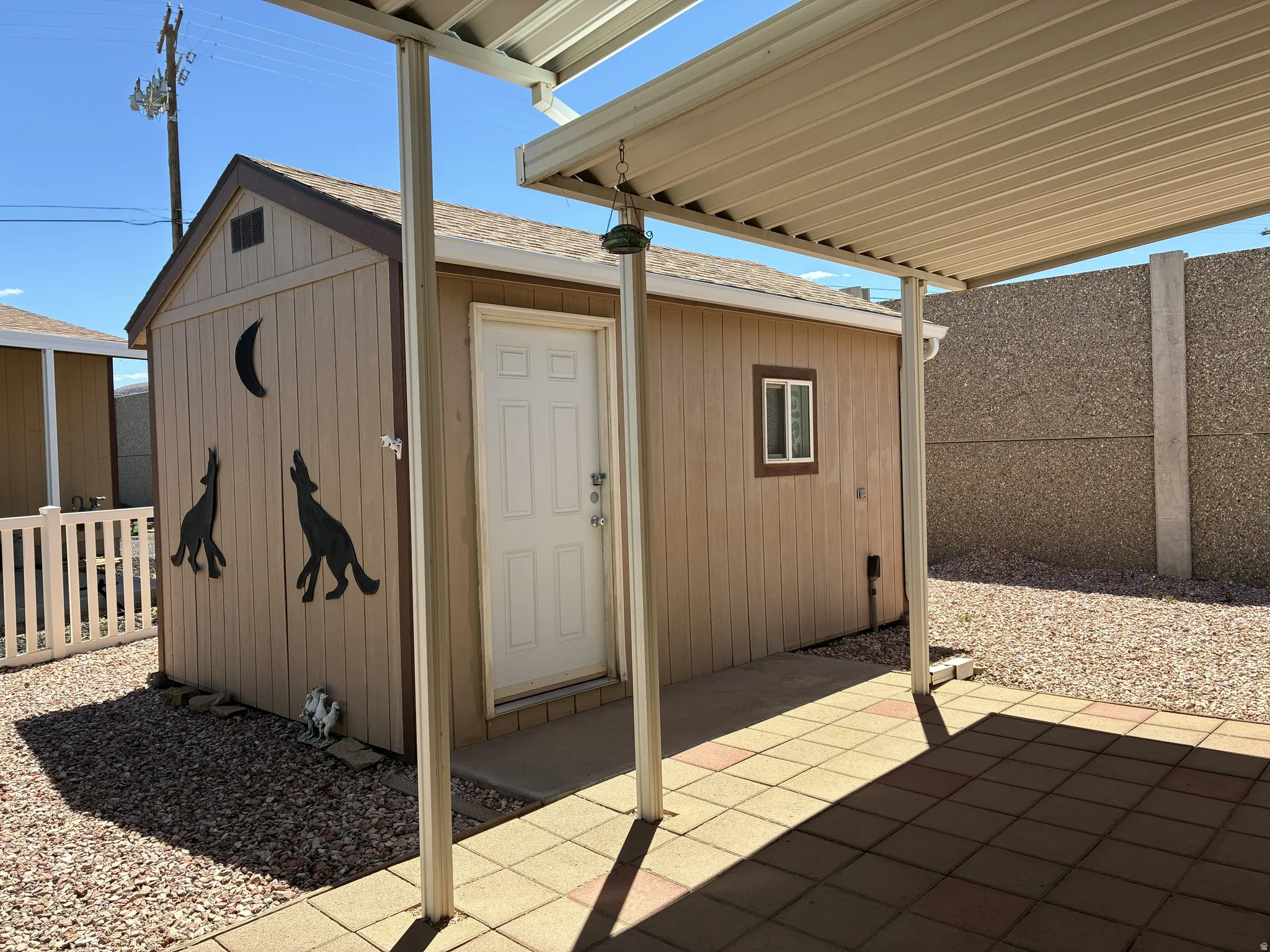 Workshop with insulated walls, 100 amp 220 electric and installed, work bench; may be able to use as an ADU (buyer to verify local requirements)