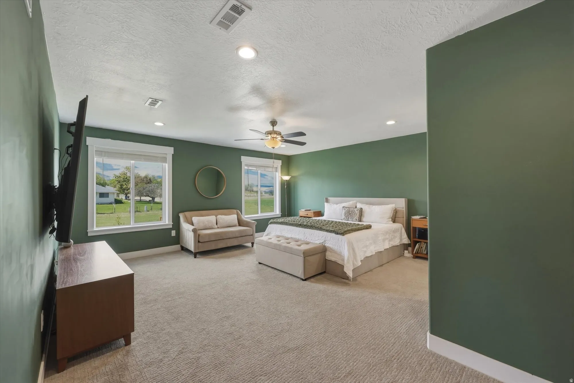 Spacious room featuring broadloom carpeting, recessed lighting, and a ceiling fan