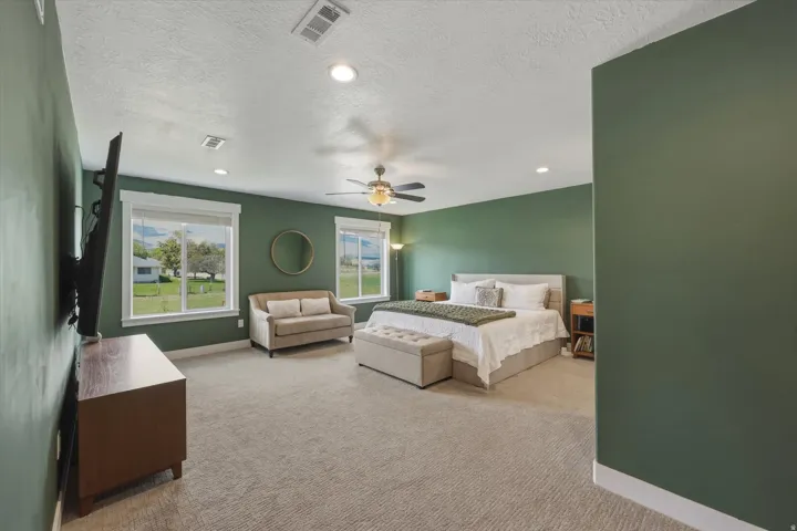 Spacious room featuring broadloom carpeting, recessed lighting, and a ceiling fan