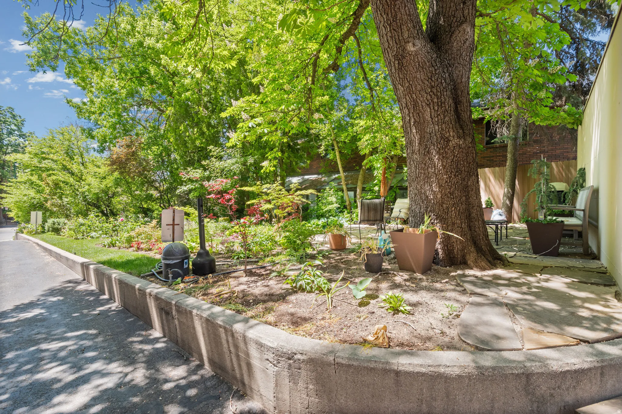 Perfectly groomed shaded outdoor seating area