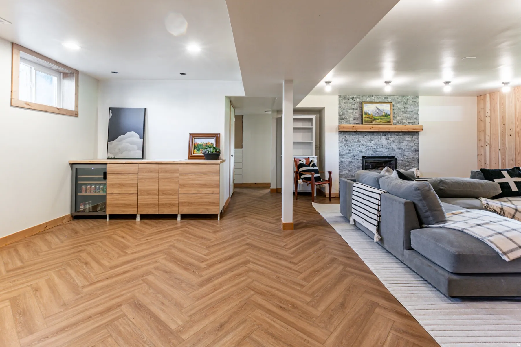 family room with fireplace and wet bar