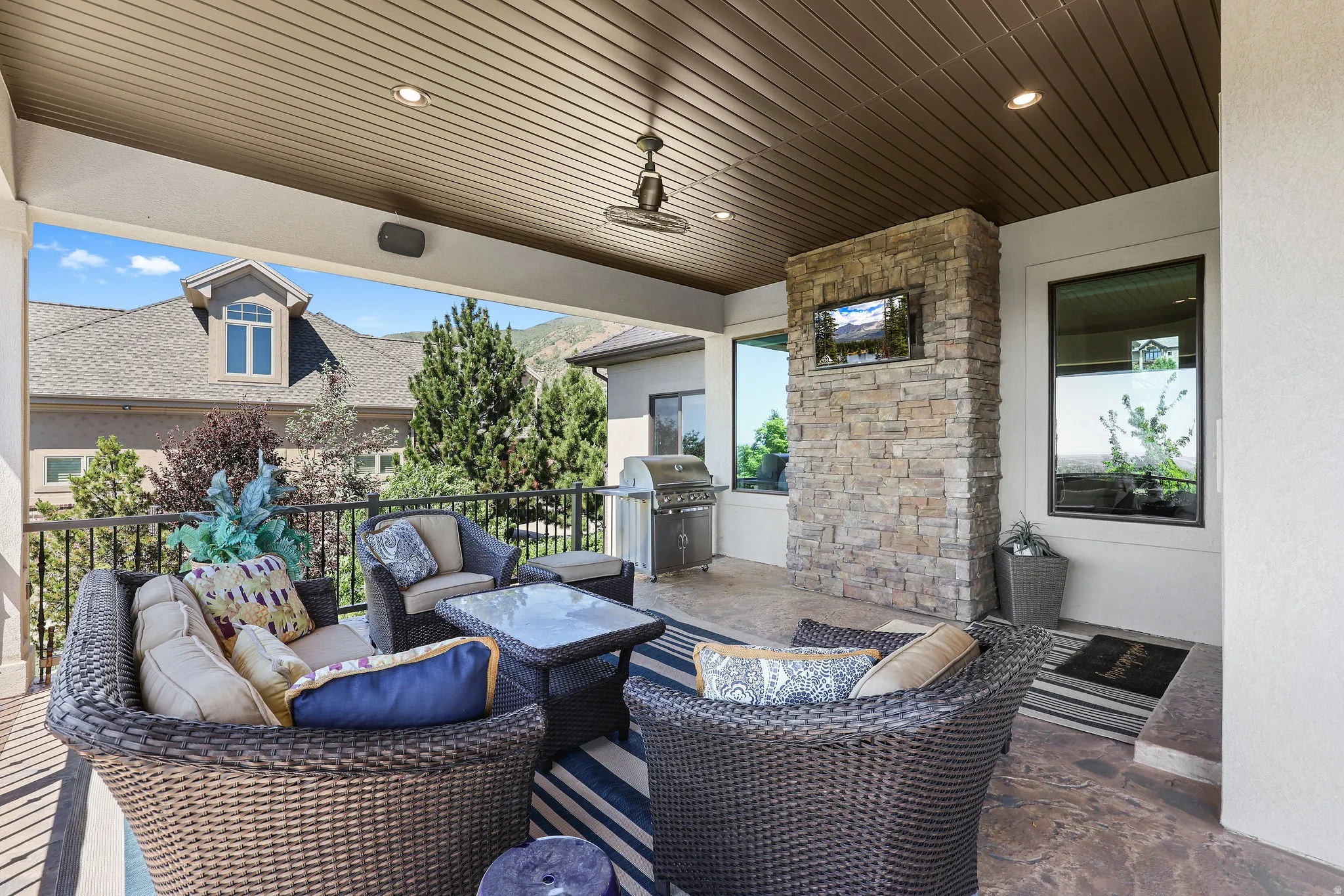 Covered patio featuring a slatted ceiling, recessed lighting, and a ceiling fan