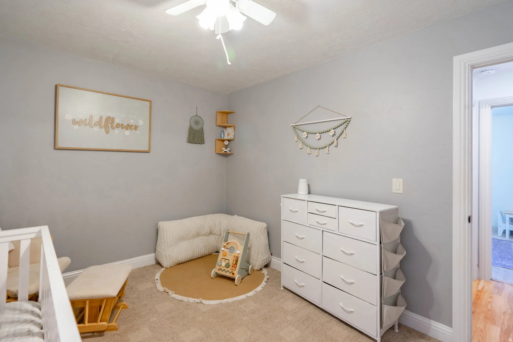 Soft neutral wall tones featuring a ceiling fan and recessed lighting