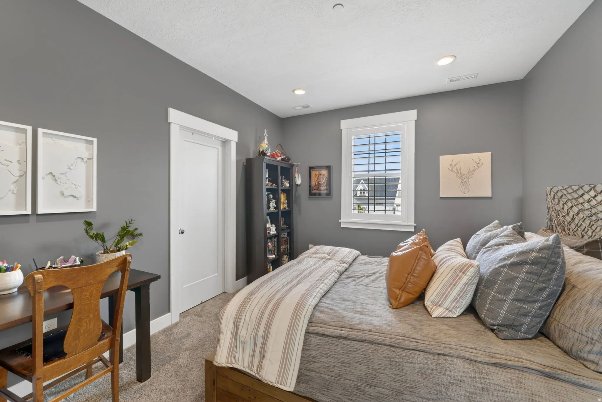 Carpeted bedroom featuring white trim, a single window with blinds, and recessed lighting