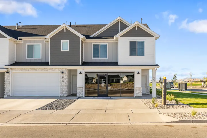 Photos shown are of the Model Home featuring the same floorplan. Finishes and selections may vary from the actual home.