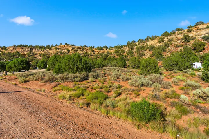 2868 N Foothill Dr, Apple Valley, Utah 84737