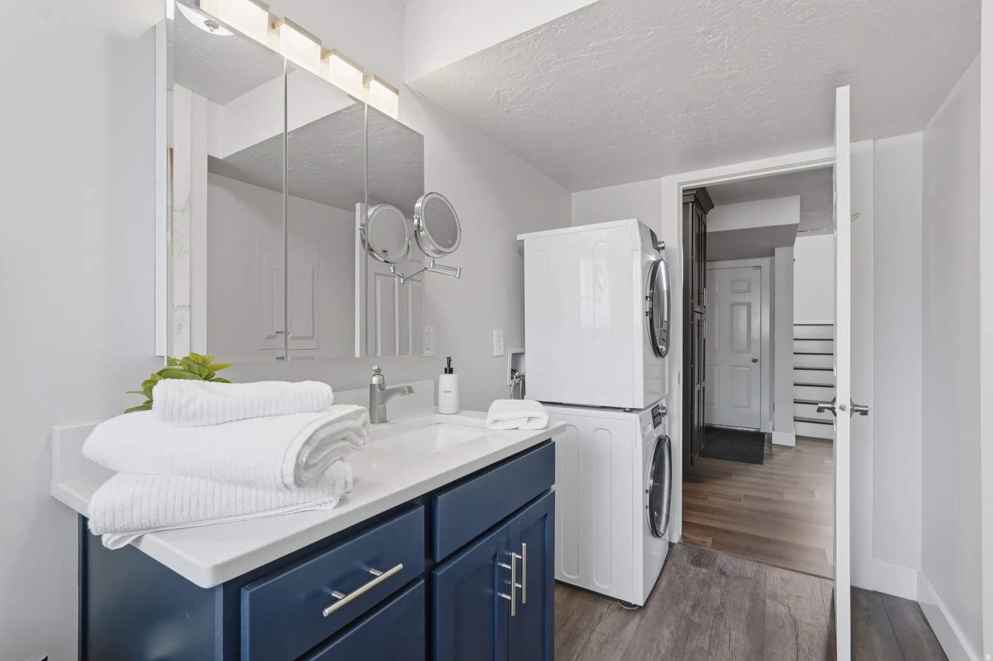 Bathroom/Laundry (Down)