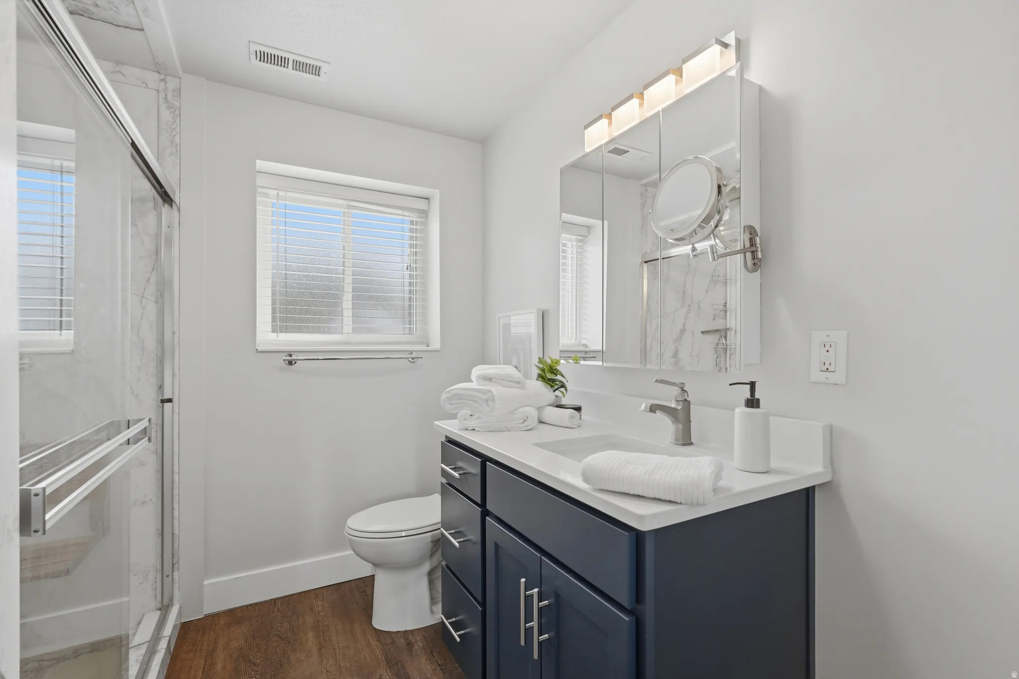 Bathroom/Laundry (Down)