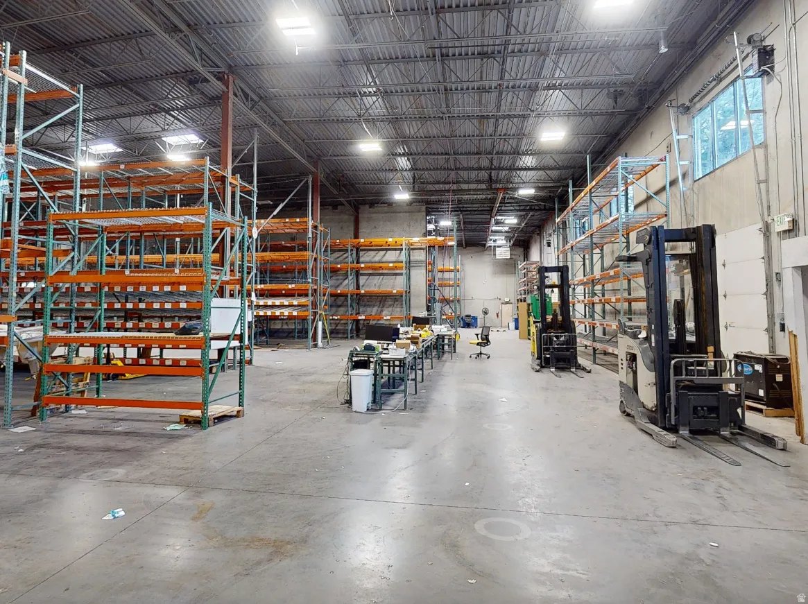Spacious industrial warehouse featuring high ceilings and concrete flooring