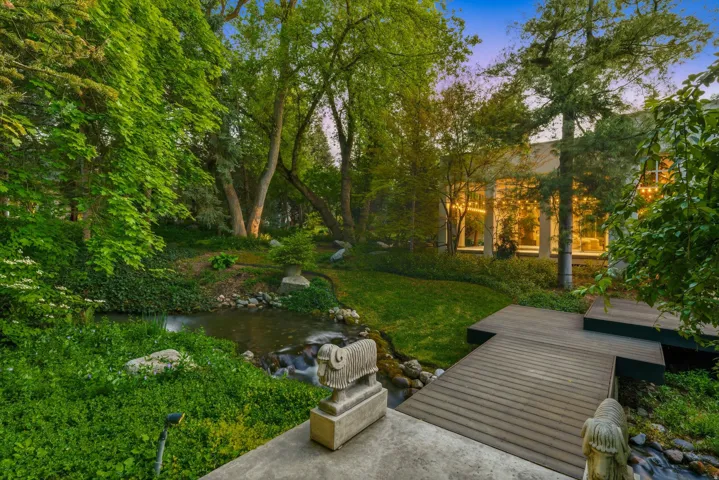 2552 E Walker Ln, Salt Lake City, Utah 84117