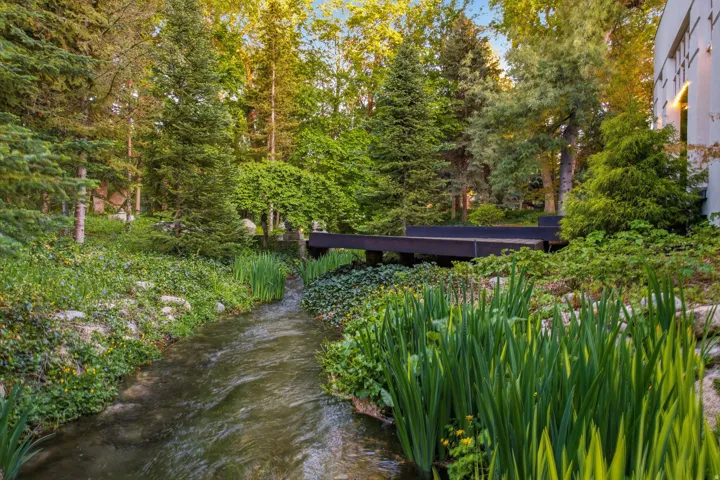 2552 E Walker Ln, Salt Lake City, Utah 84117