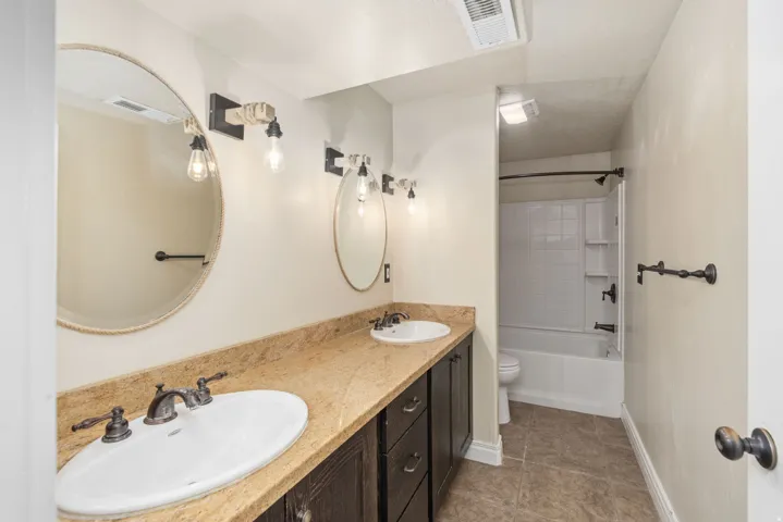 Double Vanity Tub/Shower Combo