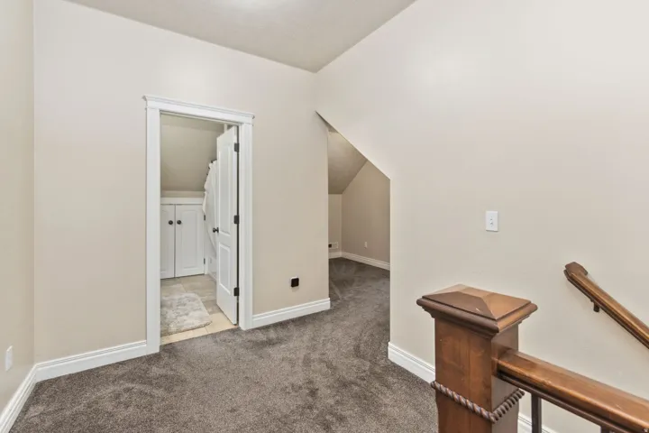 Landing & Nook w/ Bathroom