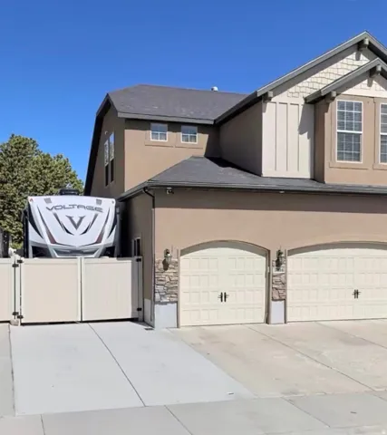 Gated 30ft+ RV parking