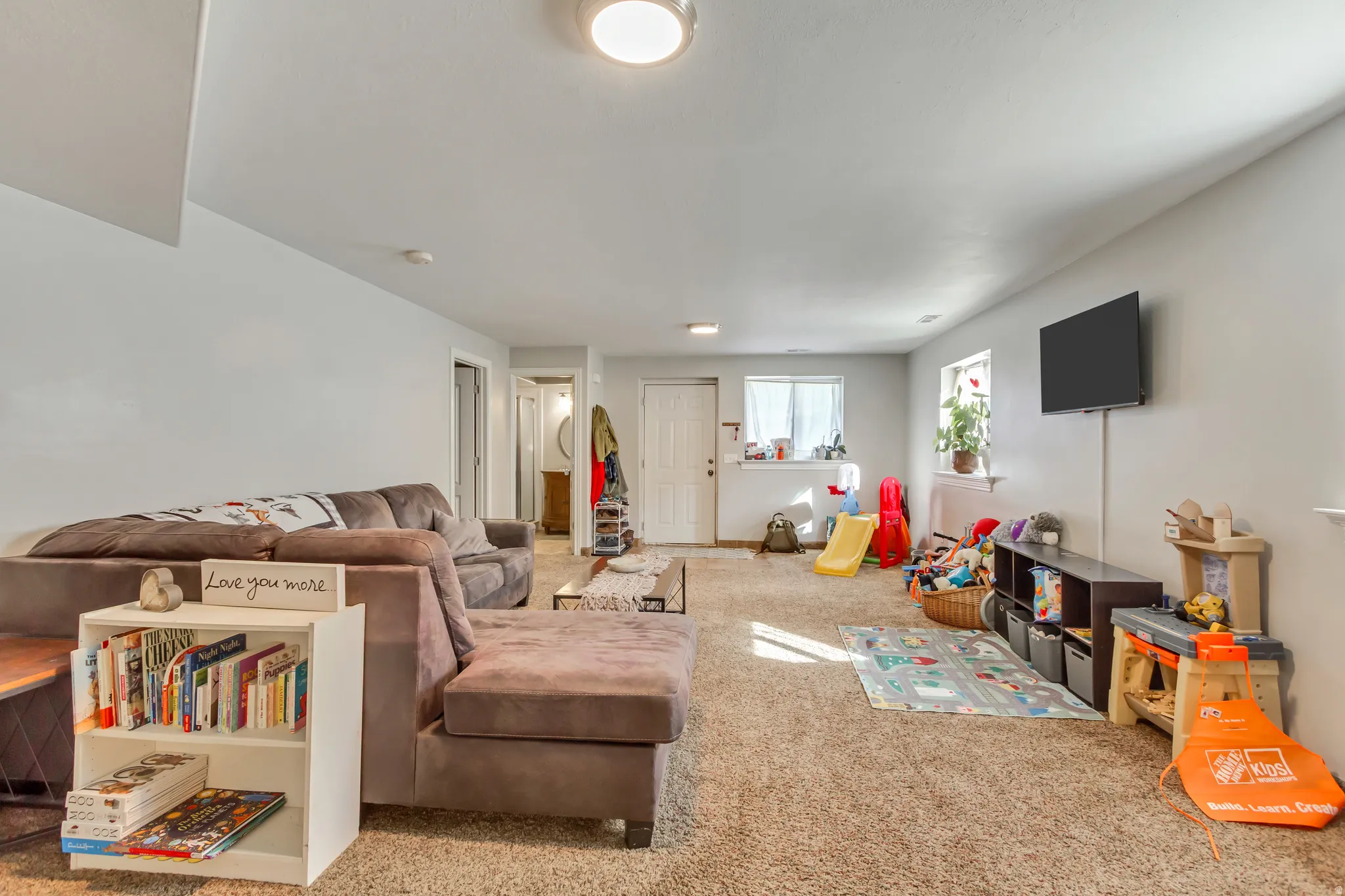 Spacious room featuring neutral carpeting and light-toned walls