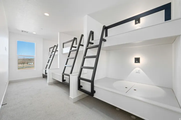 *Photo of similar unit*