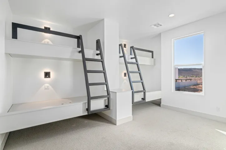 *Photo of similar unit*