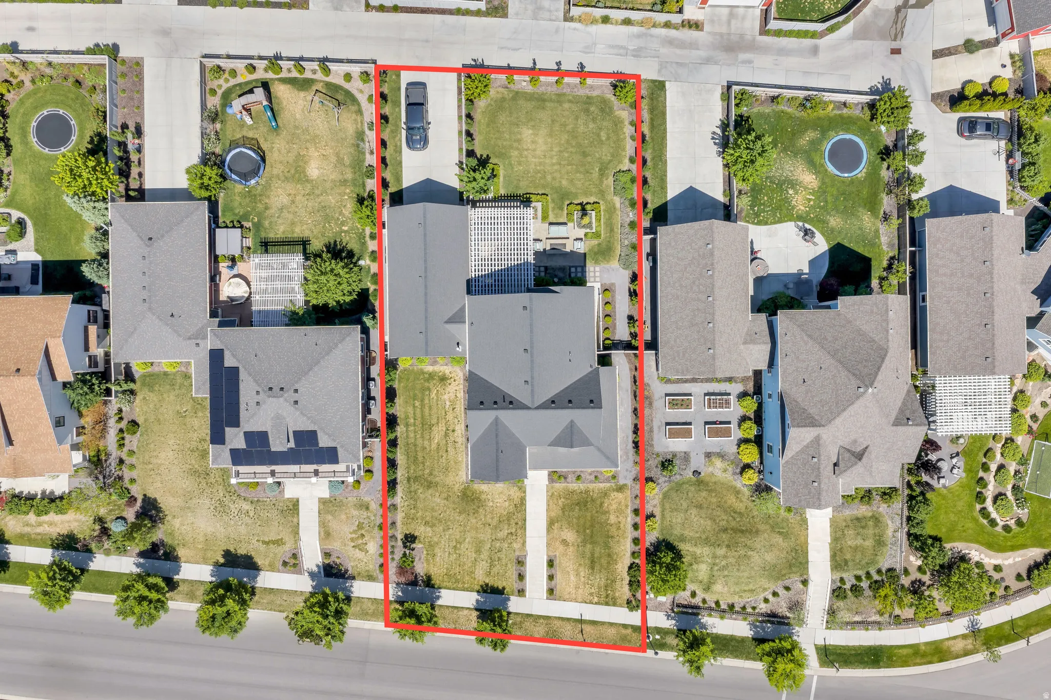 Showcasing the houses property proximity and luxurious yard space