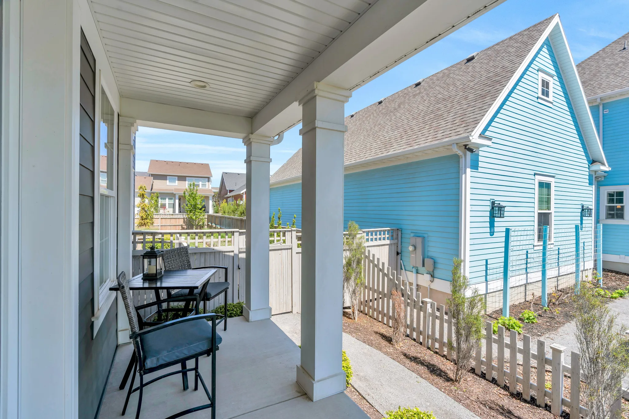 Features the side wrap around porch, included with side gate entry