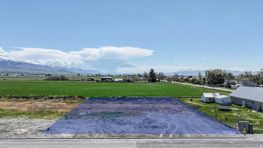 Expansive lot featuring a clear, flat building area