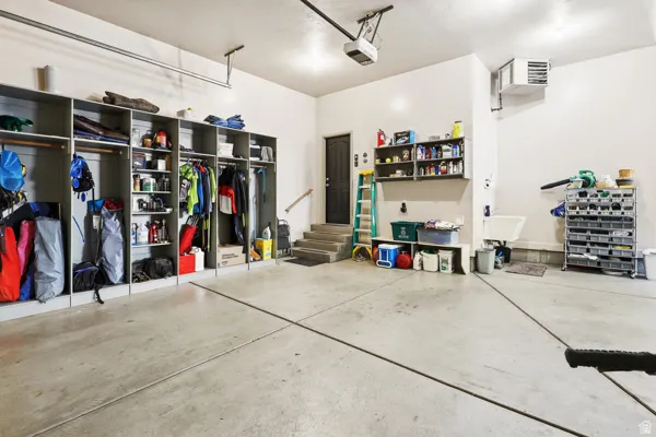 High Ceilings & Built in "Lockers"