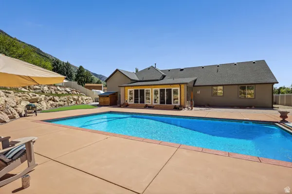 Pool includes a Shallow Area for Small Children or Sitting