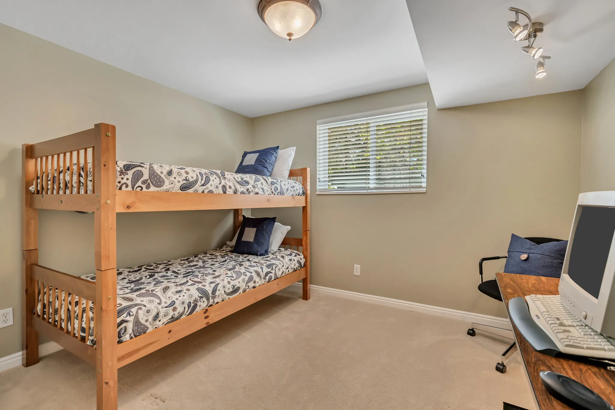 Carpeted room with a single window featuring horizontal blinds