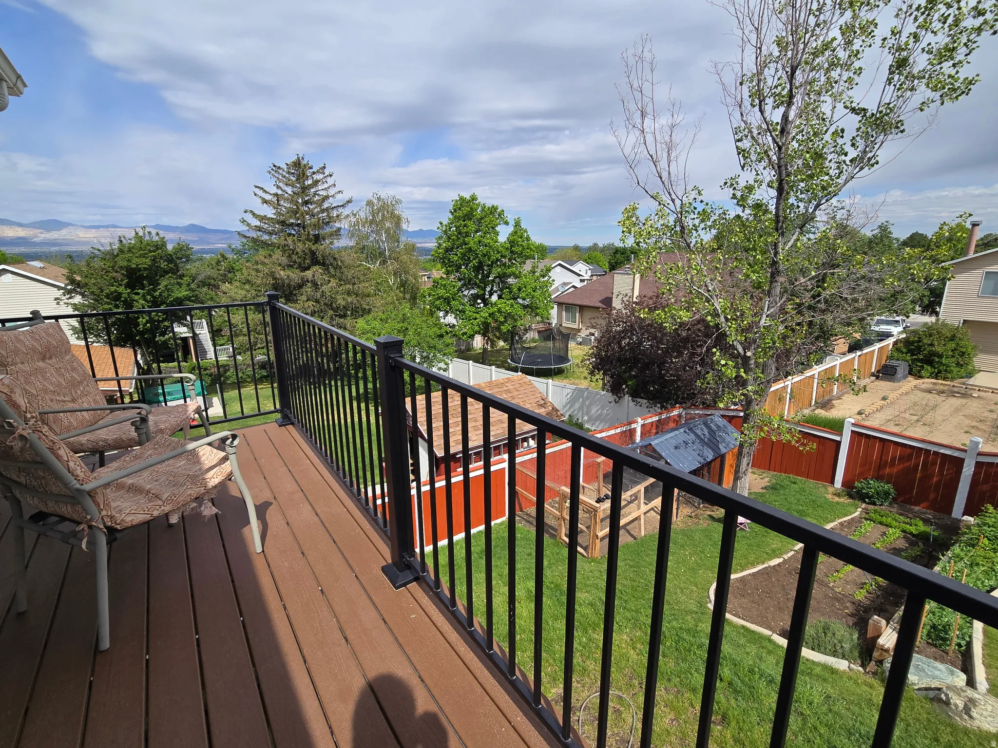Second-story exterior deck