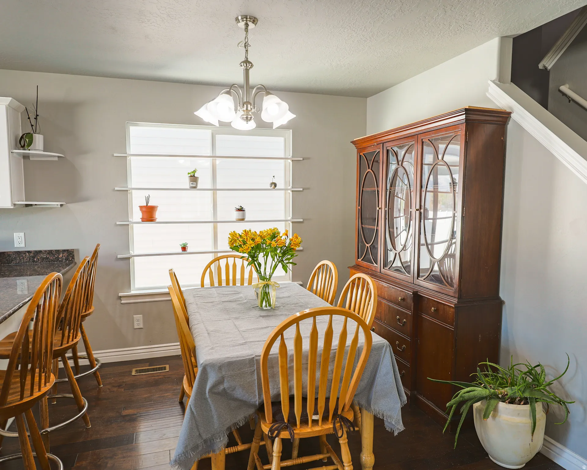 Lovely Chandelier, natural light, ample space for dining table
