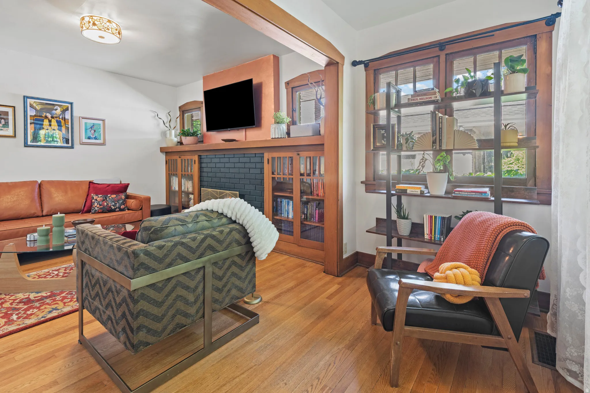 Welcome to your cozy living room - ready for your touch.