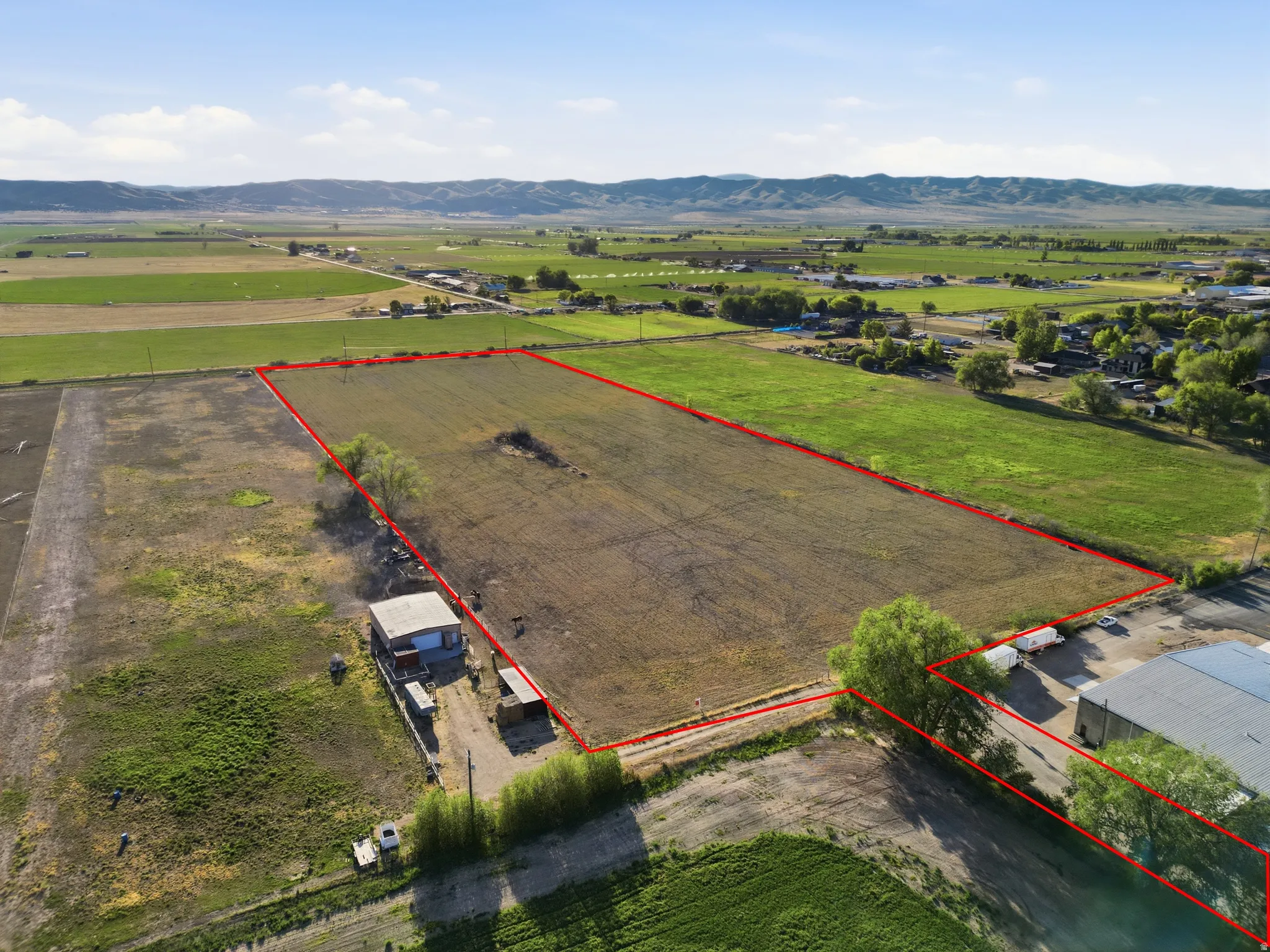 Expansive land parcel featuring open fields and distant mountain ranges