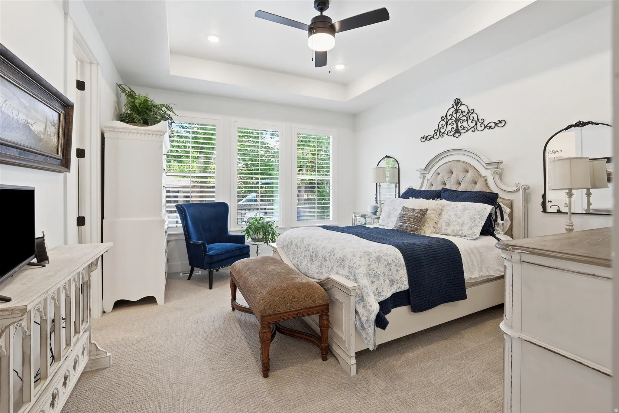 Recessed lighting with tray ceiling