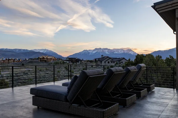 Spacious outdoor deck featuring a concrete surface and a sleek horizontal cable railing