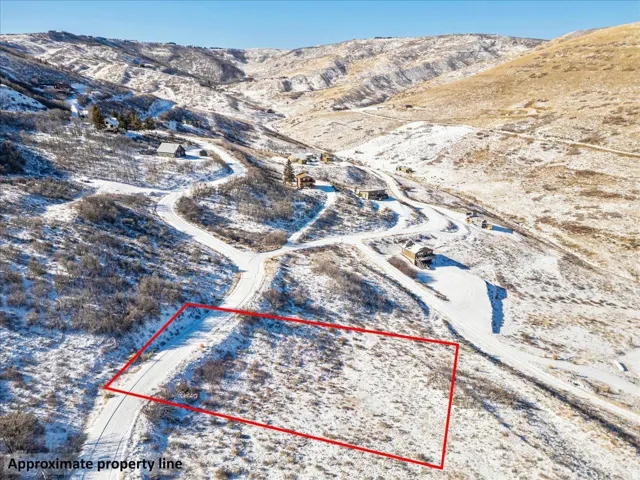 View of property location with a mountainous background and property boundaries highlighted