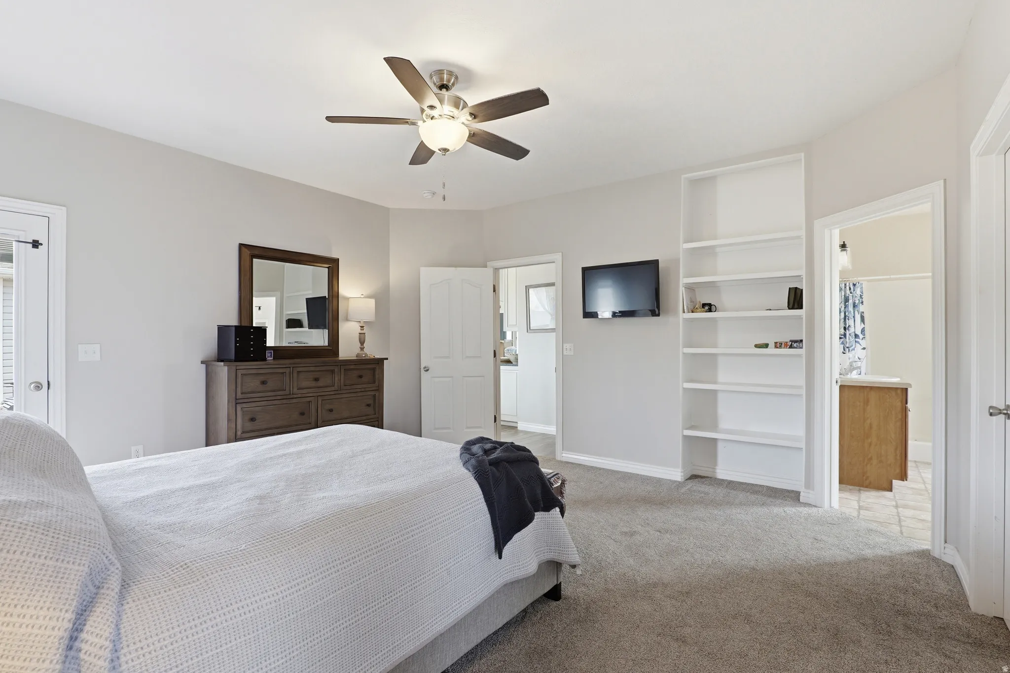 Spacious room featuring neutral carpeting and light gray walls