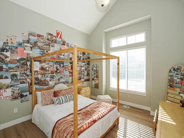 Vaulted ceiling with an overhead light fixture