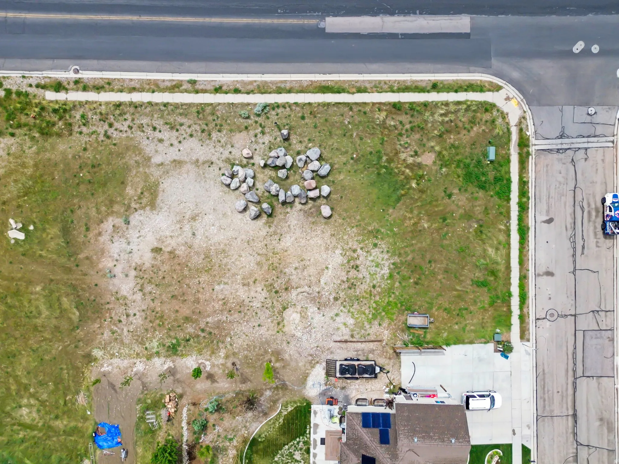 Expanive undeveloped lot with street frontage aa corner location