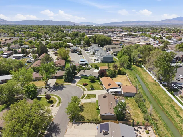 Residential area featuring various single-family homes, mature trees, and a cul-de-sac