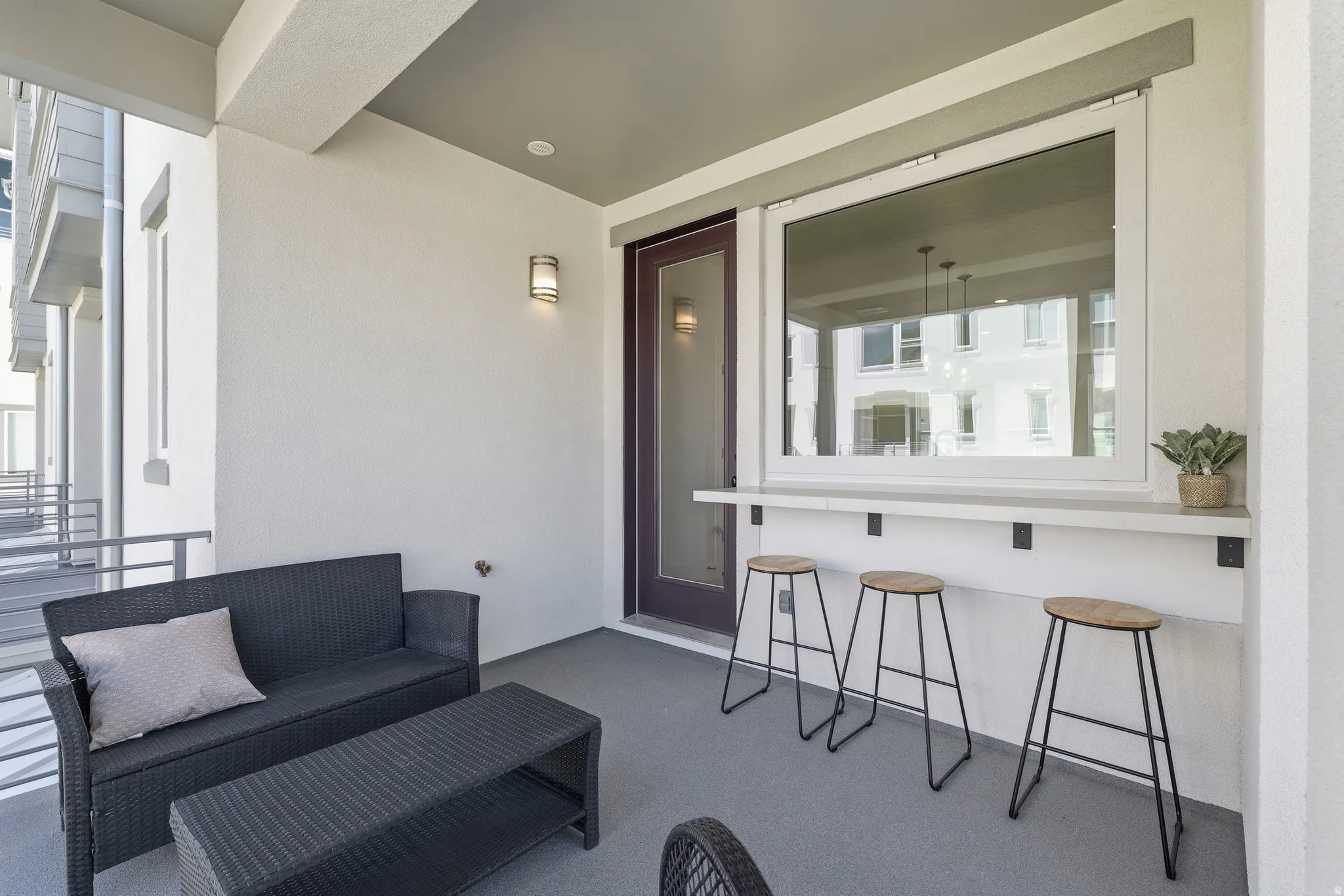 Covered outdoor patio with a concrete floor, recessed lighting, and a wall-mounted light fixture