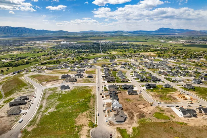 1139 E Center St, Hyde Park, Utah 84318