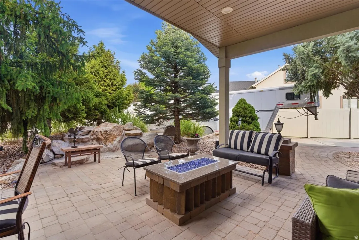 Patio w/ Fire Pit